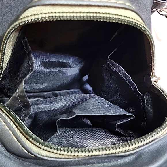 Crossbody 100% PU Leather. New no Tags - Picture 5 of 5